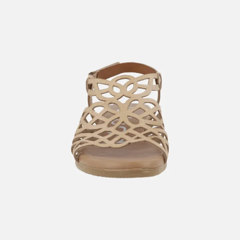 Sandalias de piel con detalle de troquelados y tacón bajo