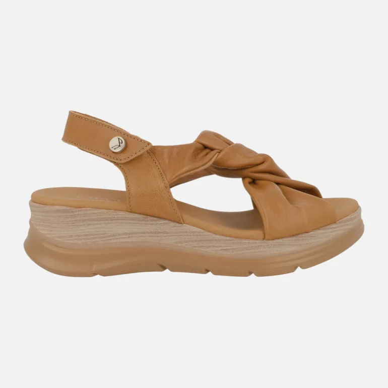Sandalias de piel con detalle de nudo y cierre de velcro