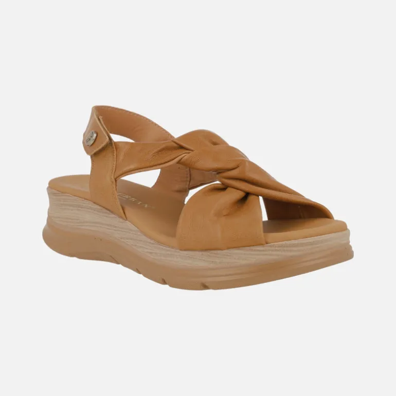 Sandalias de piel con detalle de nudo y cierre de velcro
