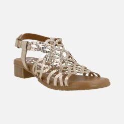 Sandalias de piel con detalle de troquelados y tacón bajo