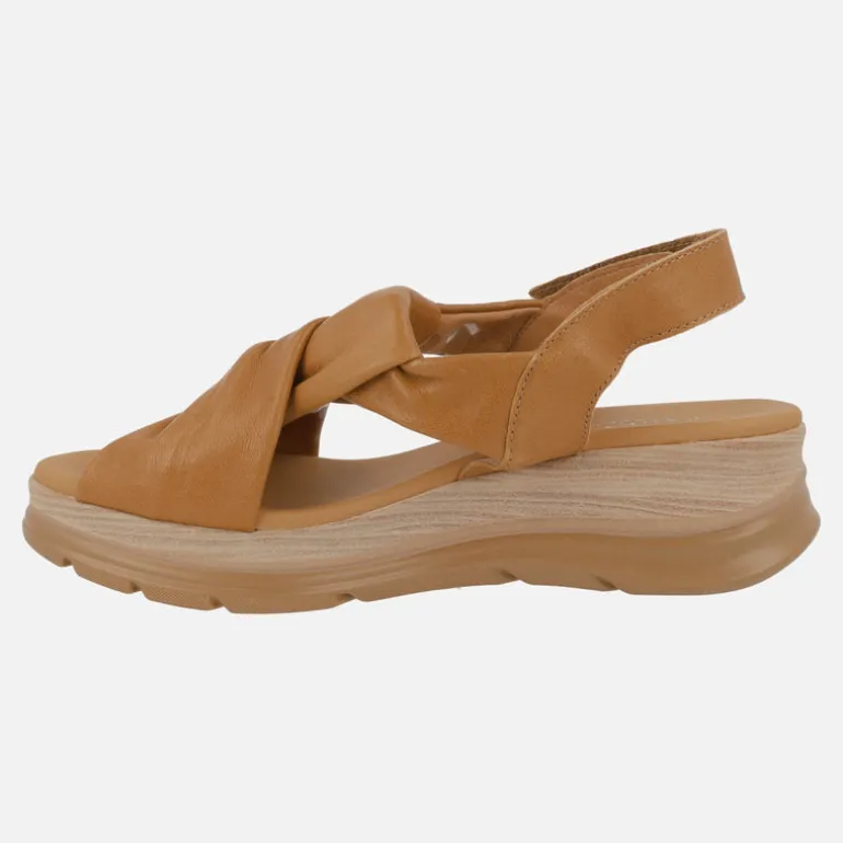 Sandalias de piel con detalle de nudo y cierre de velcro