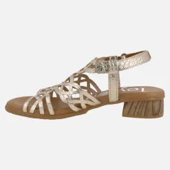 Sandalias de piel con detalle de troquelados y tacón bajo