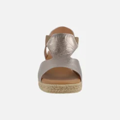 Sandalias de piel con elásticos laterales y cuña media