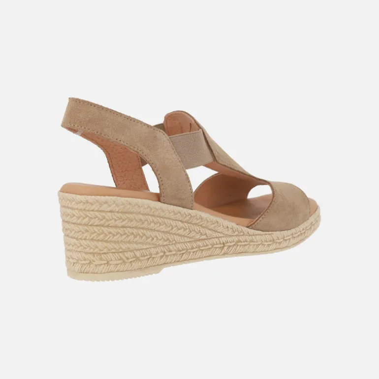 Sandalias de piel con elásticos laterales y cuña media