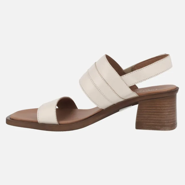 Sandalias de piel con hebilla decorativa y cierre de velcro