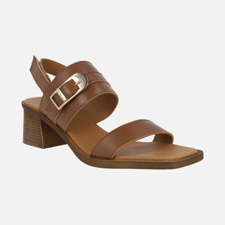 Sandalias de piel con hebilla decorativa y cierre de velcro