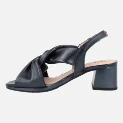 Sandalias de piel con nudo al empeine y tacones de 6 cms