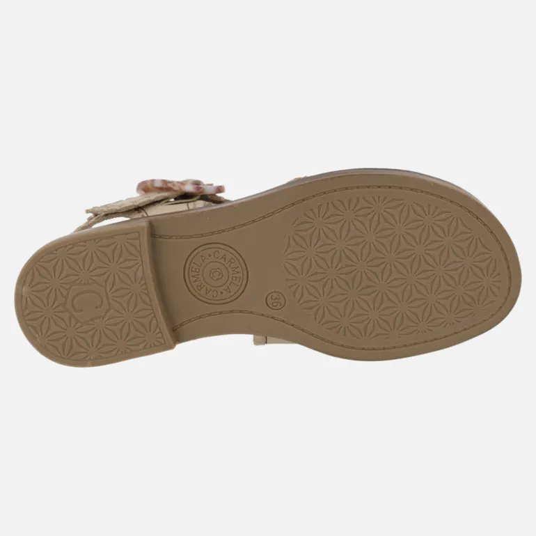 Sandalias de piel con pespuntes y hebilla nacarada