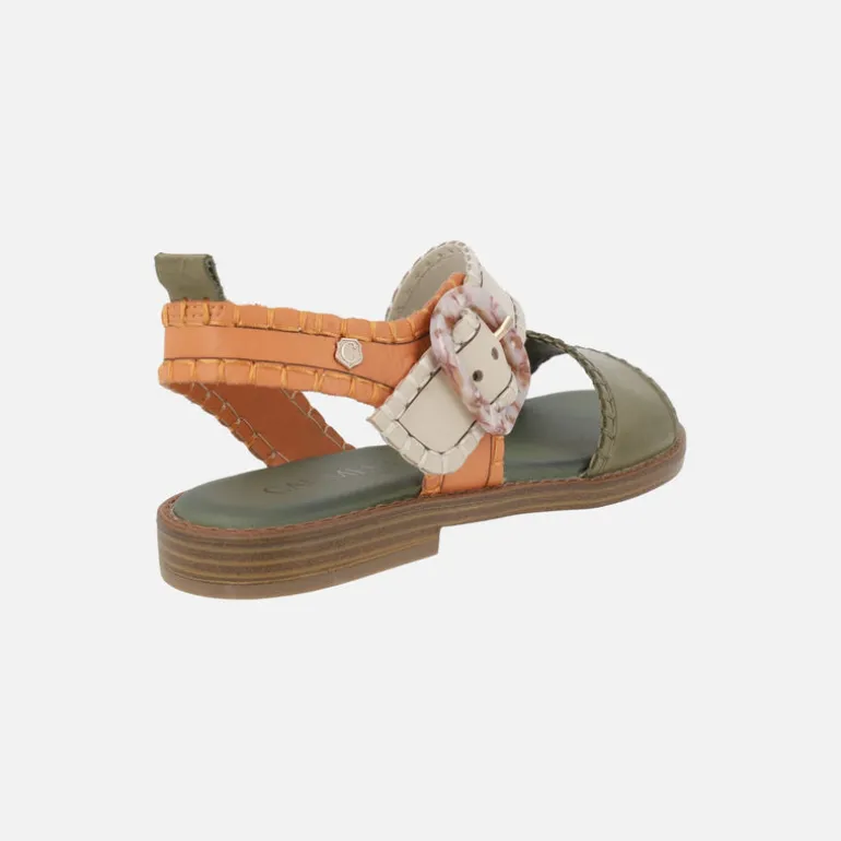 Sandalias de piel con pespuntes y hebilla nacarada