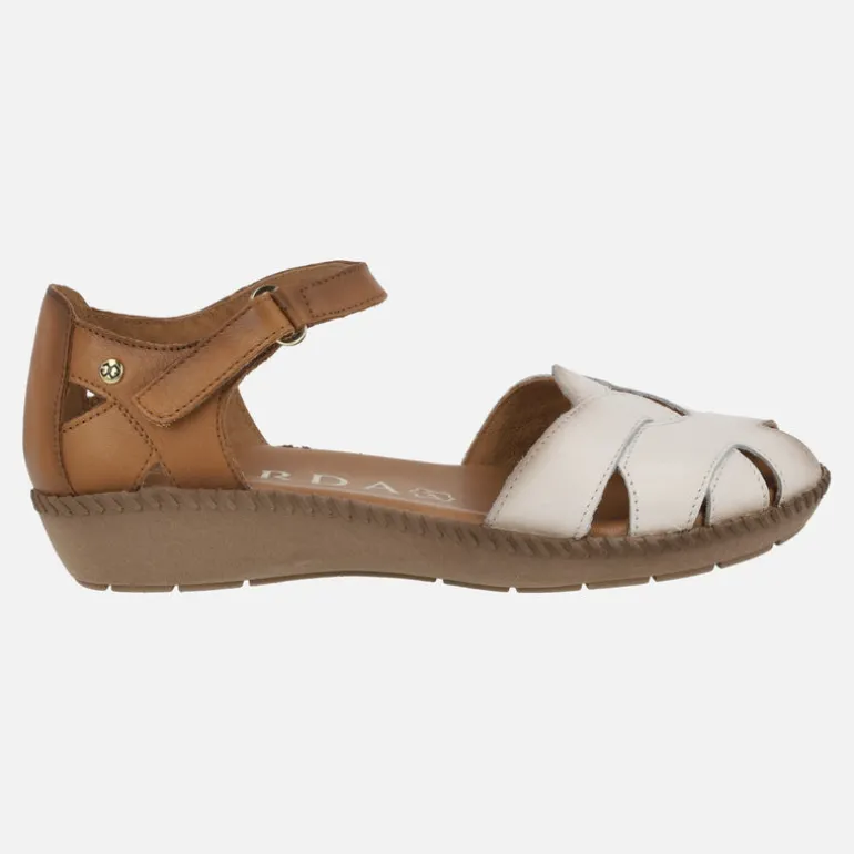 Sandalias de piel con puntera abierta y pulsera al tobillo