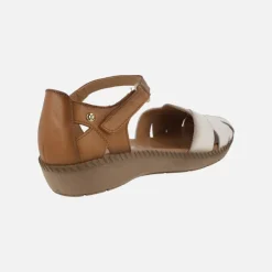 Sandalias de piel con puntera abierta y pulsera al tobillo