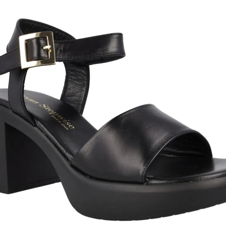 Sandalias de piel con tacón ancho y plataforma