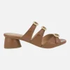 Sandalias de piel con tacón bajo y adorno de tres hebillas