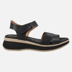 Sandalias de piel con tiras cruzadas y pulsera de velcro al tobillo
