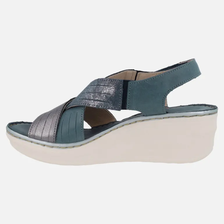 Sandalias de piel con tiras cruzadas y cierre de velcro