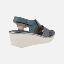 Sandalias de piel con tiras cruzadas y cierre de velcro