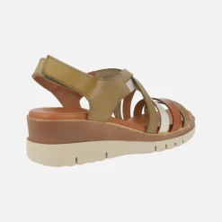 Sandalias de piel con tiras combinadas y cierre de velcro