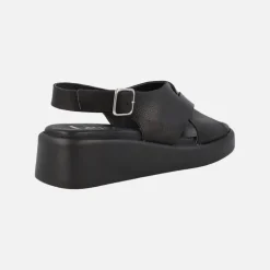 Sandalias de piel con tiras cruzadas y cierre de hebilla
