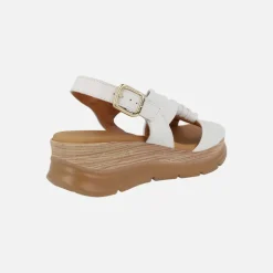 Sandalias de piel con tiras entrelazadas y cierre de hebilla
