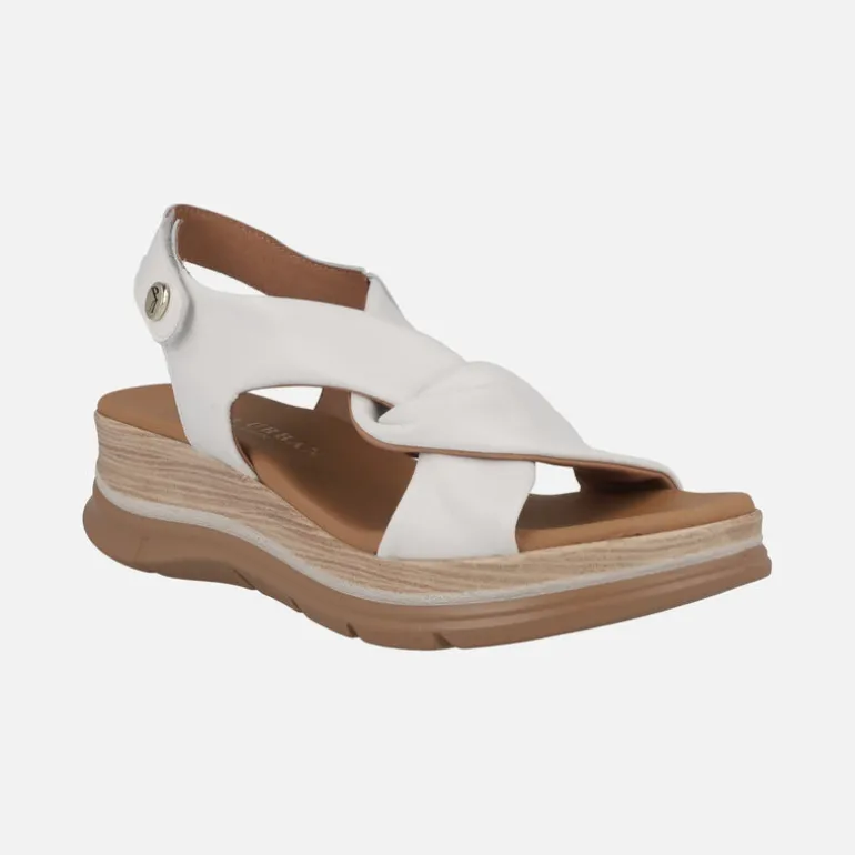 Sandalias de piel con tiras entrelazadas y cierre de velcro