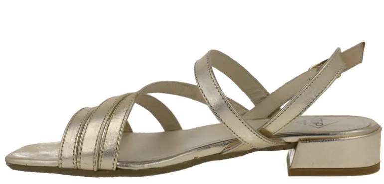 Sandalias de piel con tiras y tacón bajo