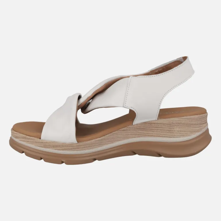 Sandalias de piel con tiras entrelazadas y cierre de velcro