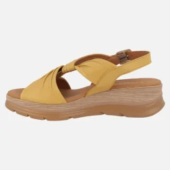 Sandalias de piel con tiras entrelazadas y cierre de hebilla