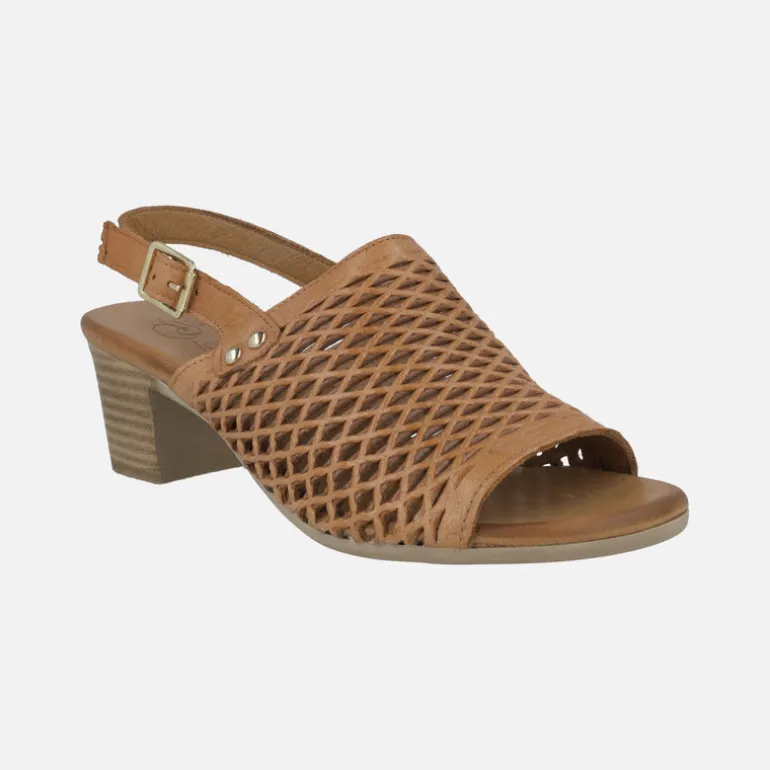 Sandalias de piel con troquelados y tacón medio Elda