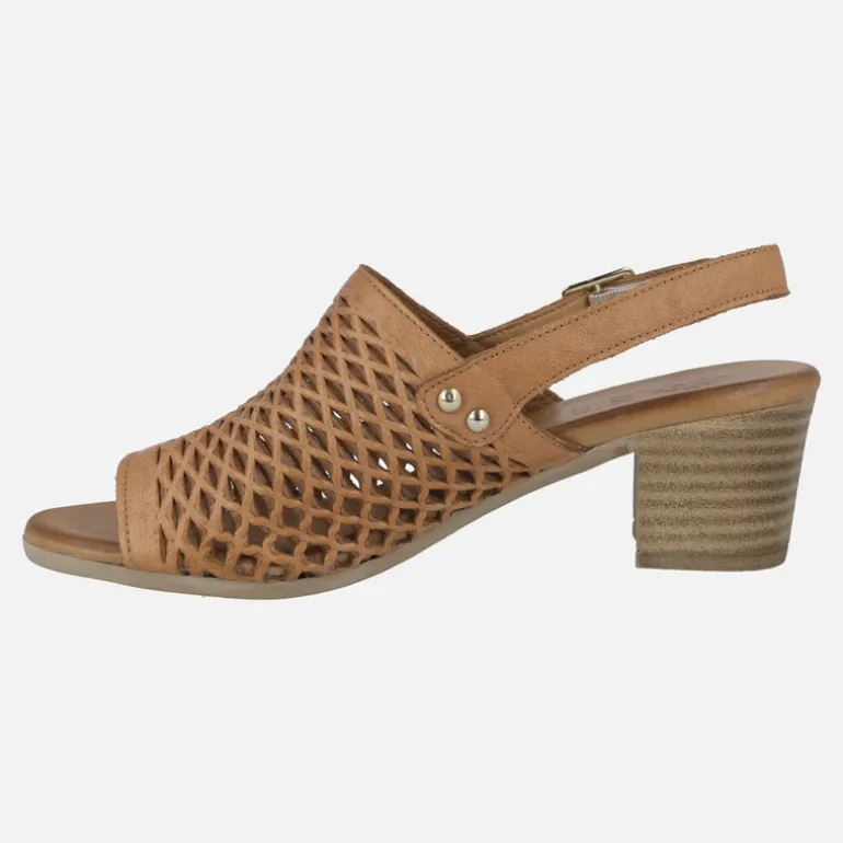 Sandalias de piel con troquelados y tacón medio Elda