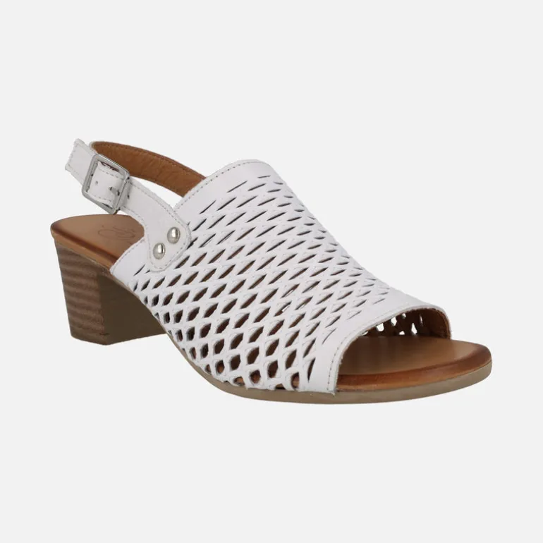 Sandalias de piel con troquelados y tacón medio Elda