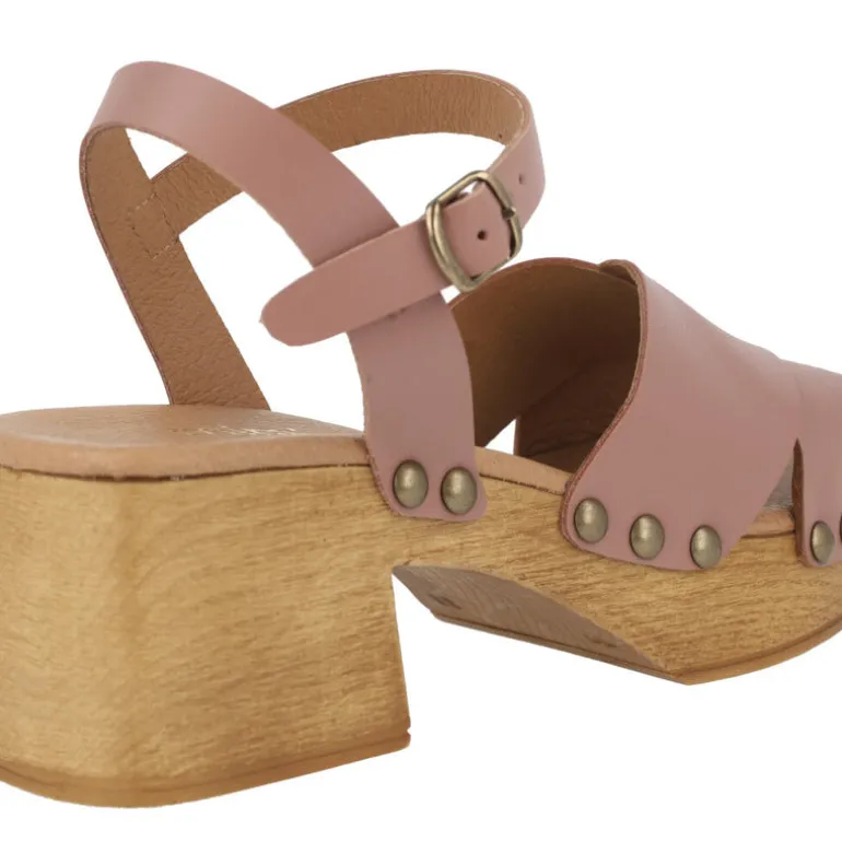 Sandalias de piel Cris con tiras cruzadas y tachas