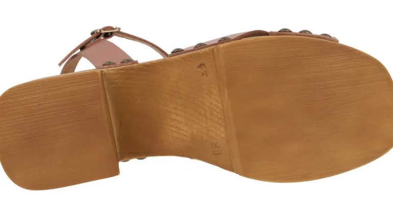 Sandalias de piel Cris con tiras cruzadas y tachas