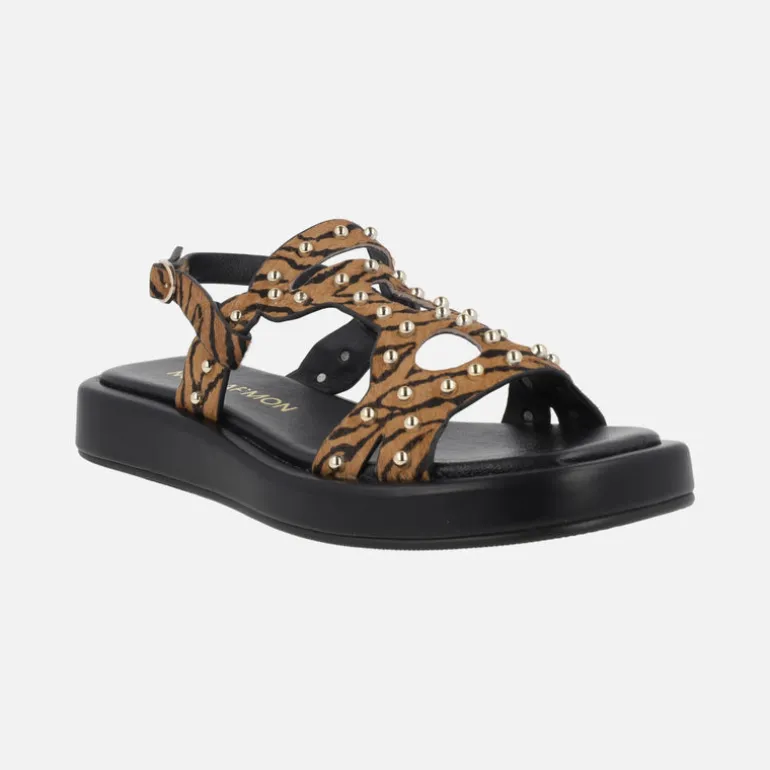 Sandalias de piel en animal print con tachas doradas
