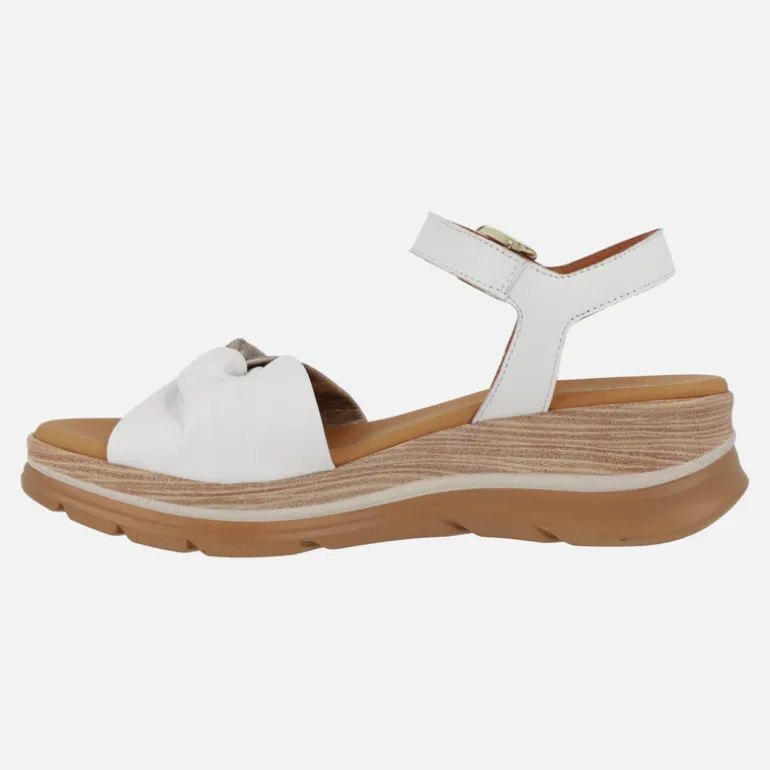 Sandalias de piel en bicolor blanco y oro con cierre de hebilla