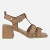 Sandalias de piel en camel con tacón y doble cierre de hebillas