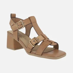 Sandalias de piel en camel con tacón y doble cierre de hebillas