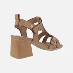 Sandalias de piel en camel con tacón y doble cierre de hebillas
