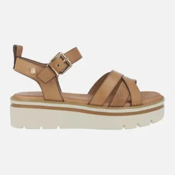 Sandalias de piel en color camel con plataforma