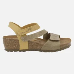 Sandalias de piel en combinado de kaki y mostaza con cierre de velcros