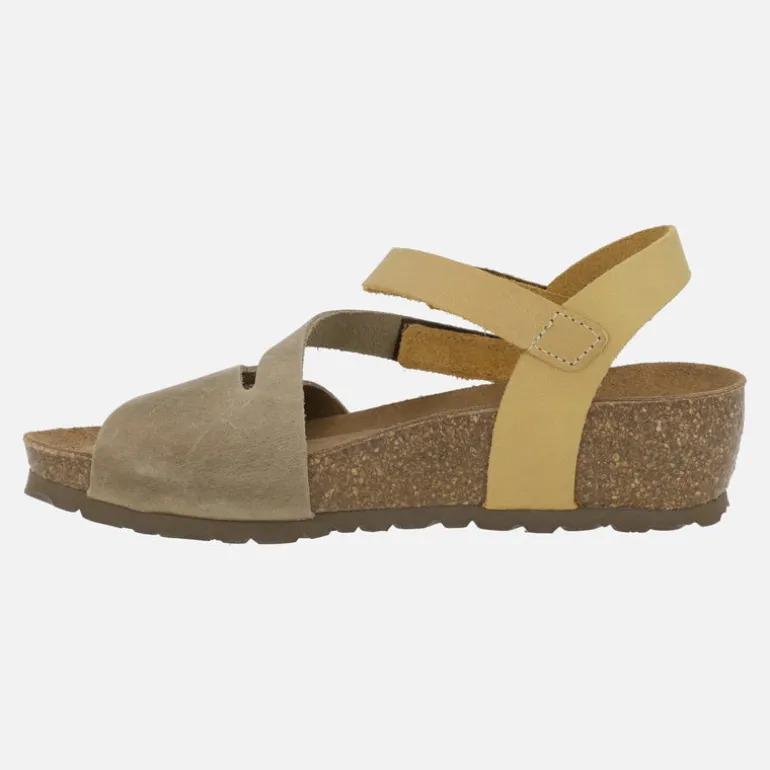Sandalias de piel en combinado de kaki y mostaza con cierre de velcros