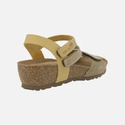 Sandalias de piel en combinado de kaki y mostaza con cierre de velcros
