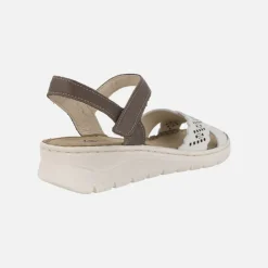 Sandalias de piel en combinado blanco y marrón con detalles troquelados