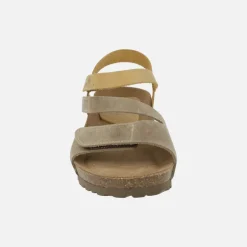 Sandalias de piel en combinado de kaki y mostaza con cierre de velcros