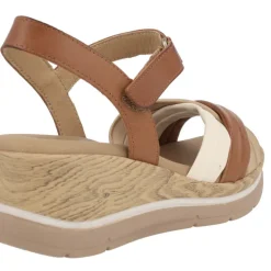 Sandalias de piel en combinado de color con cierre de velcro