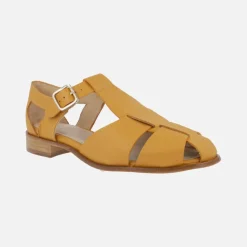 Sandalias de piel estilo cangrejeras Lottusse Claire en color cúrcuma