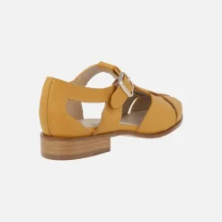 Sandalias de piel estilo cangrejeras Lottusse Claire en color cúrcuma