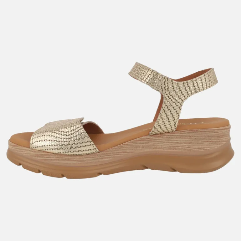 Sandalias de piel grabada efecto trenzado con cierres de velcro