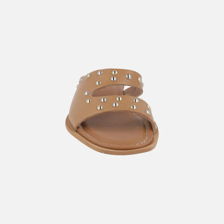 Sandalias de piel grabada con tachas metálicas