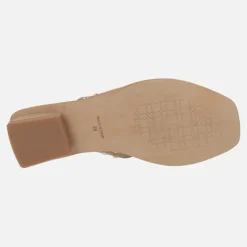Sandalias de piel grabada con tachas metálicas