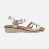 Sandalias de piel metalizada color oro con cierre de velcro